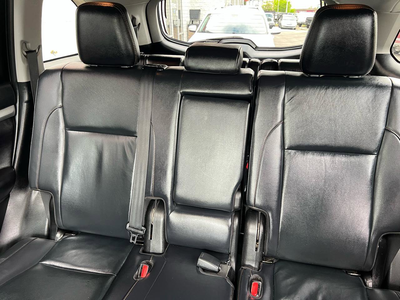 Used 2019 Toyota Highlander XLE AWD/4WD image 14