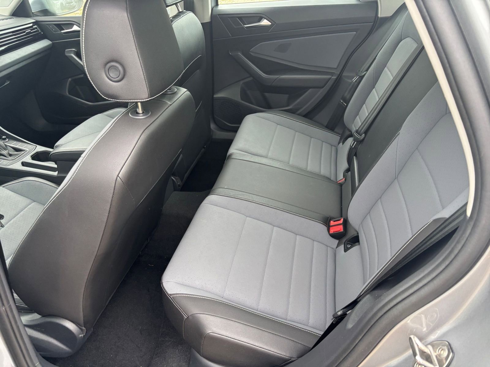 Used 2025 Volkswagen Jetta SE image 27