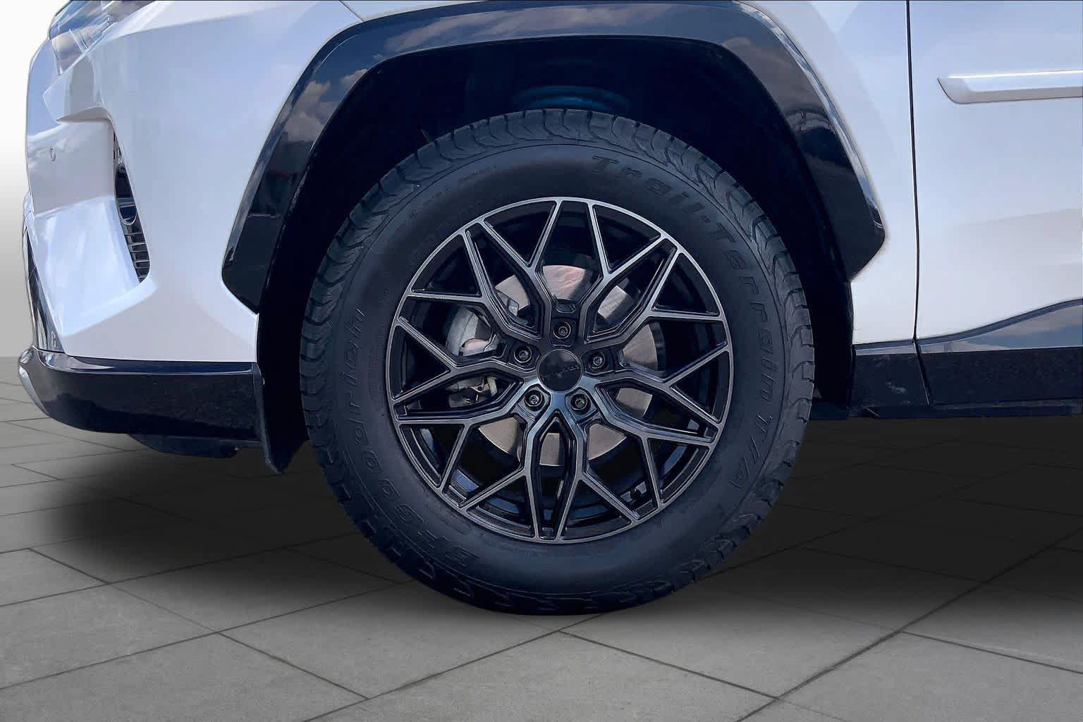 Used 2021 Toyota RAV4 XSE AWD/4WD image 11