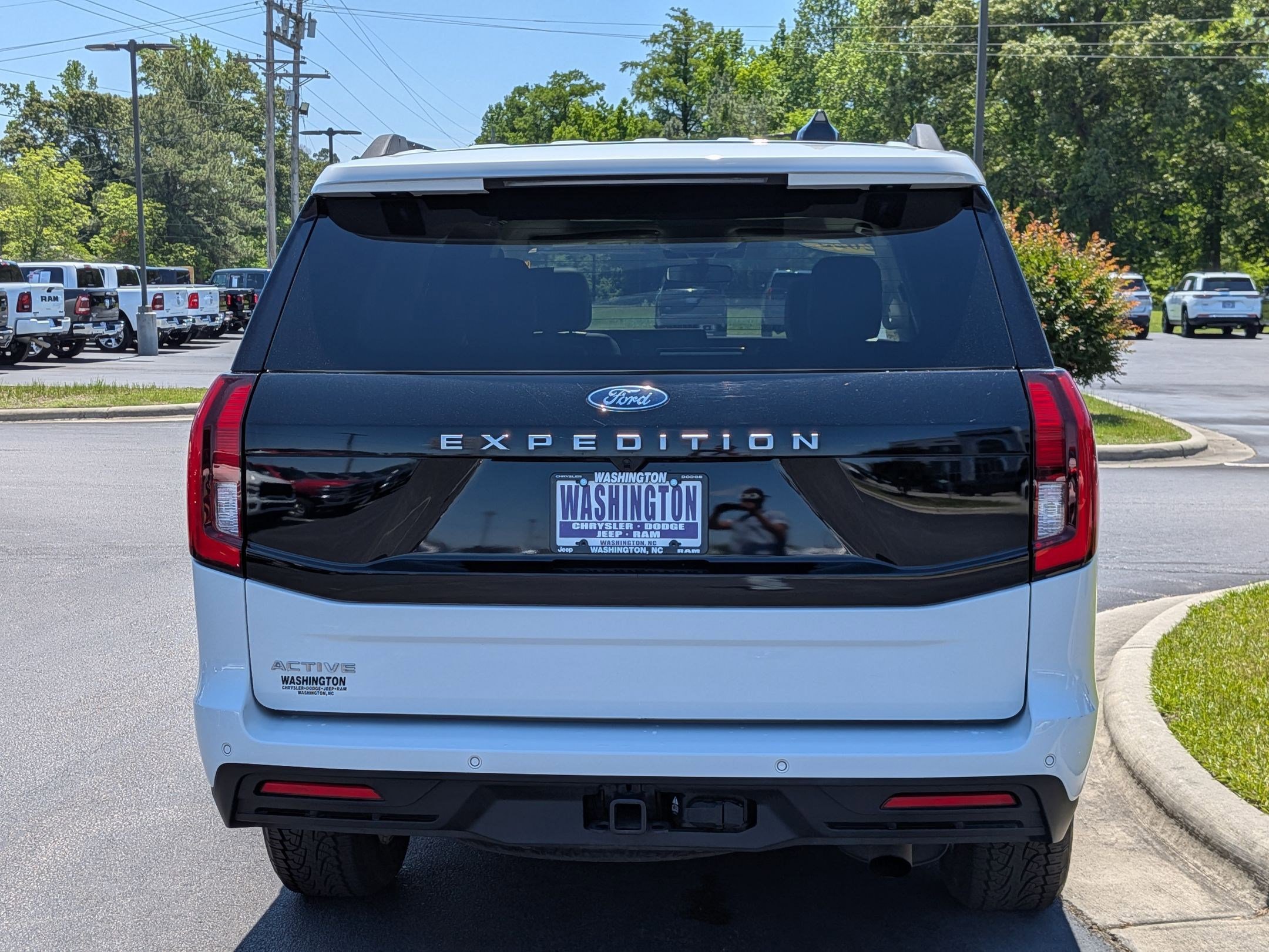 Used 2025 Ford Expedition Active AWD/4WD image 6