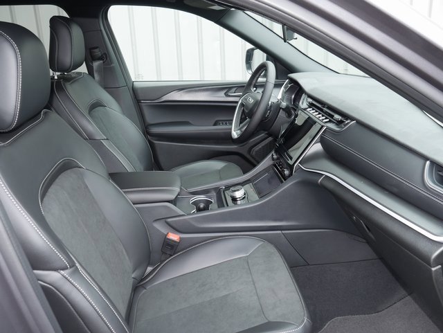 New 2025 Jeep Grand Cherokee Laredo image 22