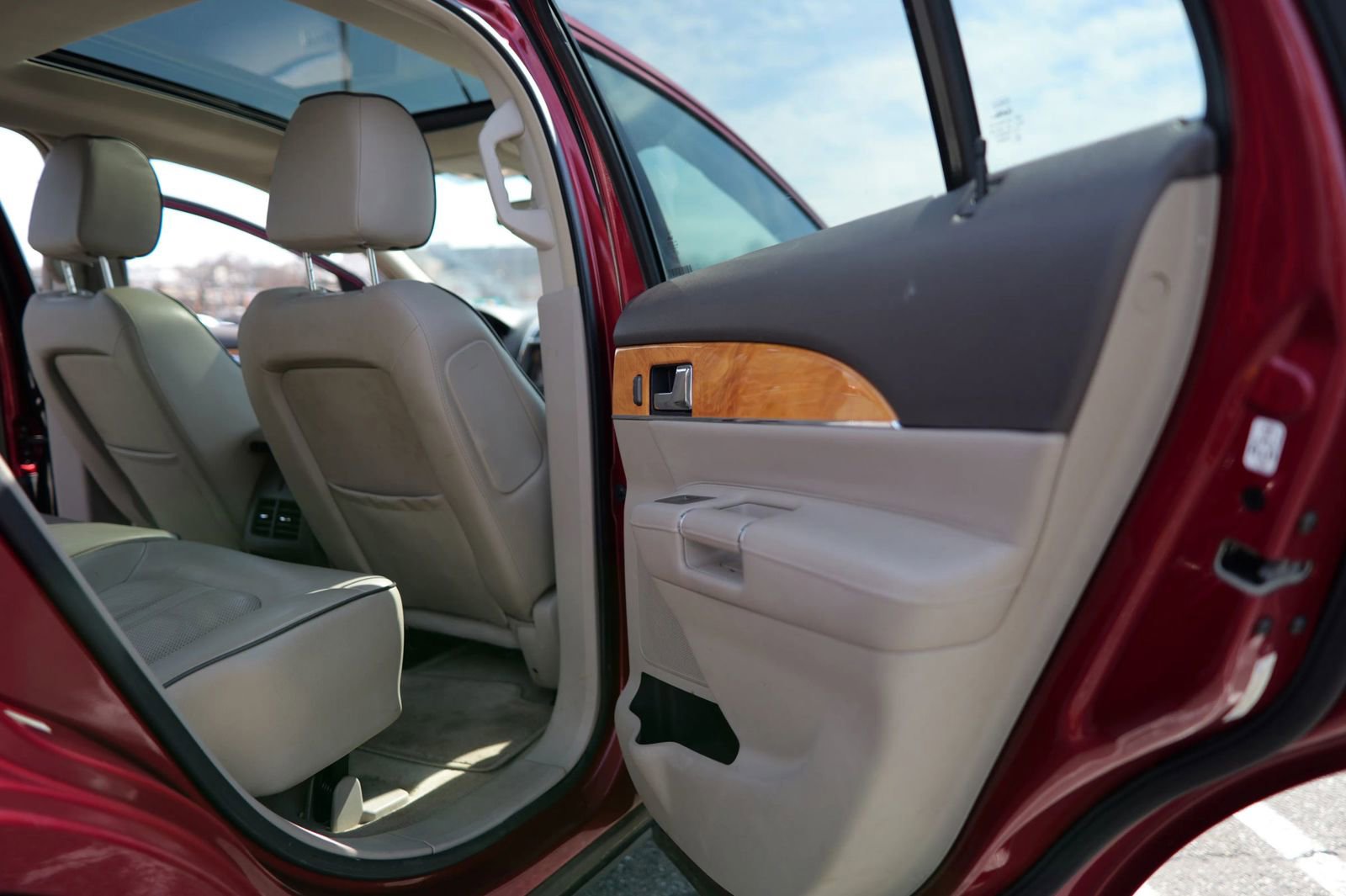 Used 2013 Lincoln MKX AWD image 30