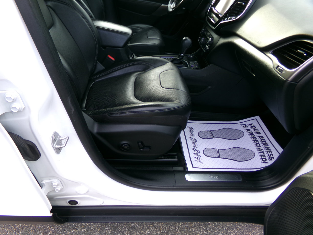 Used 2020 Jeep Cherokee Limited image 15