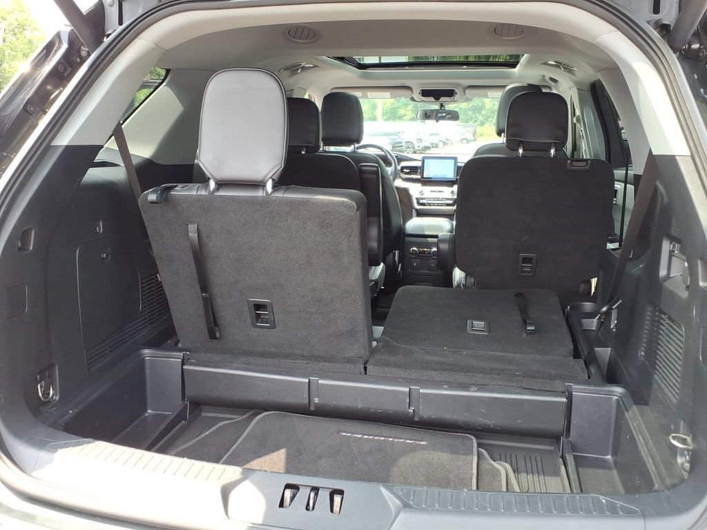 Used 2022 Ford Explorer XLT w/ Equipment Group 202A AWD/4WD image 19