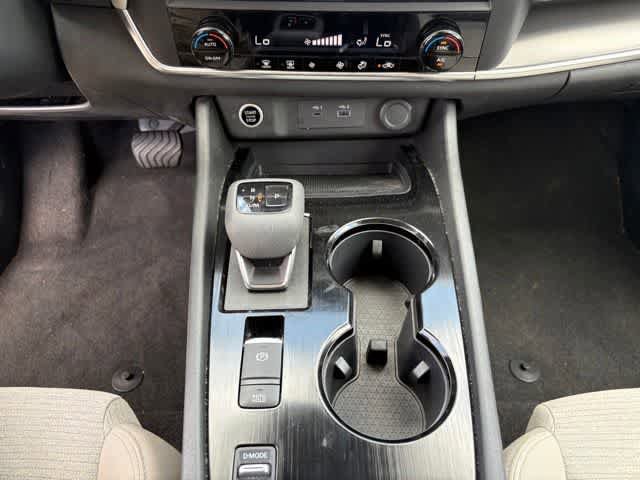 Used 2023 Nissan Rogue SV FWD image 19