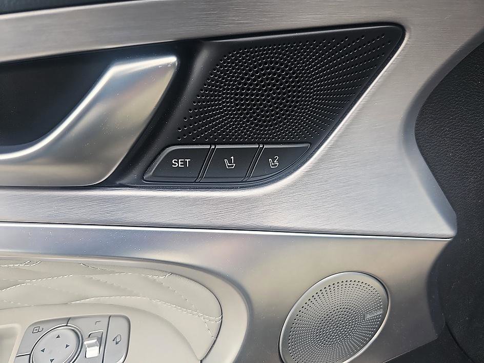 Used 2021 Genesis G70 2.0T w/ Prestige Package AWD/4WD image 12