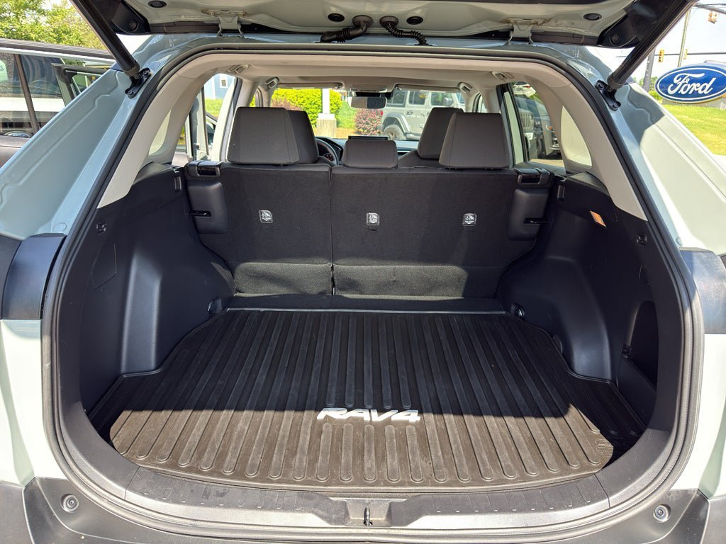 Used 2020 Toyota RAV4 XLE w/ Convenience Package AWD/4WD image 26