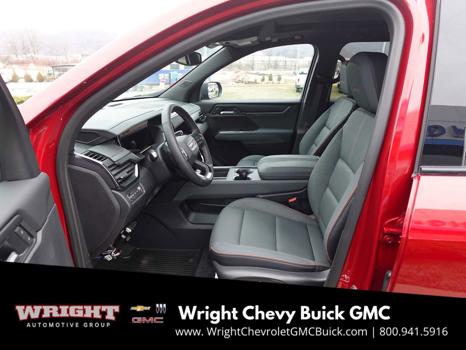 Used 2025 GMC Acadia AT4 w/ Luxury Package image 13