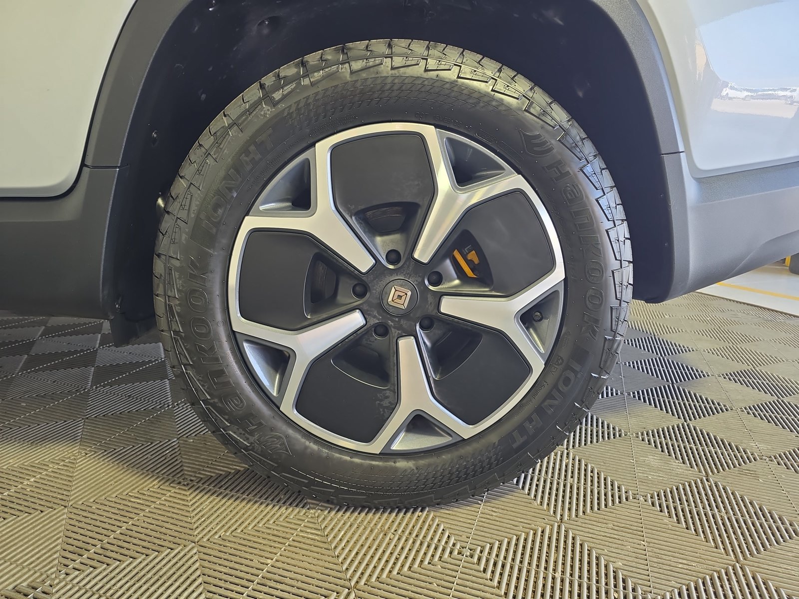 Used 2024 Rivian R1T Adventure Quad AWD/4WD image 10