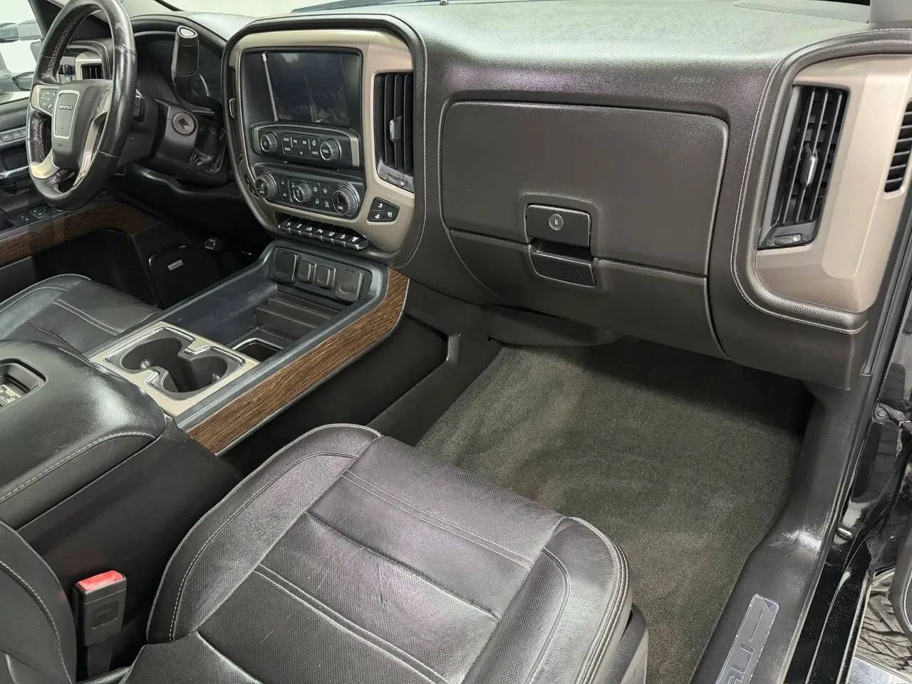 Used 2018 GMC Sierra 2500 Denali w/ Duramax Plus Package AWD/4WD image 10