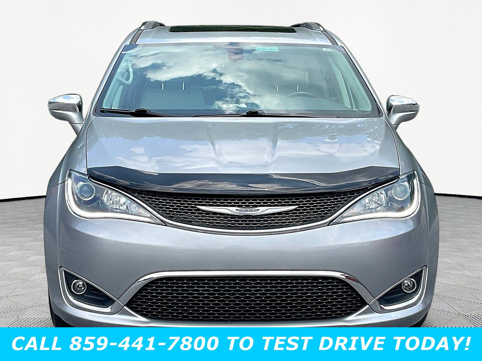 Used 2020 Chrysler Pacifica Limited FWD image 2