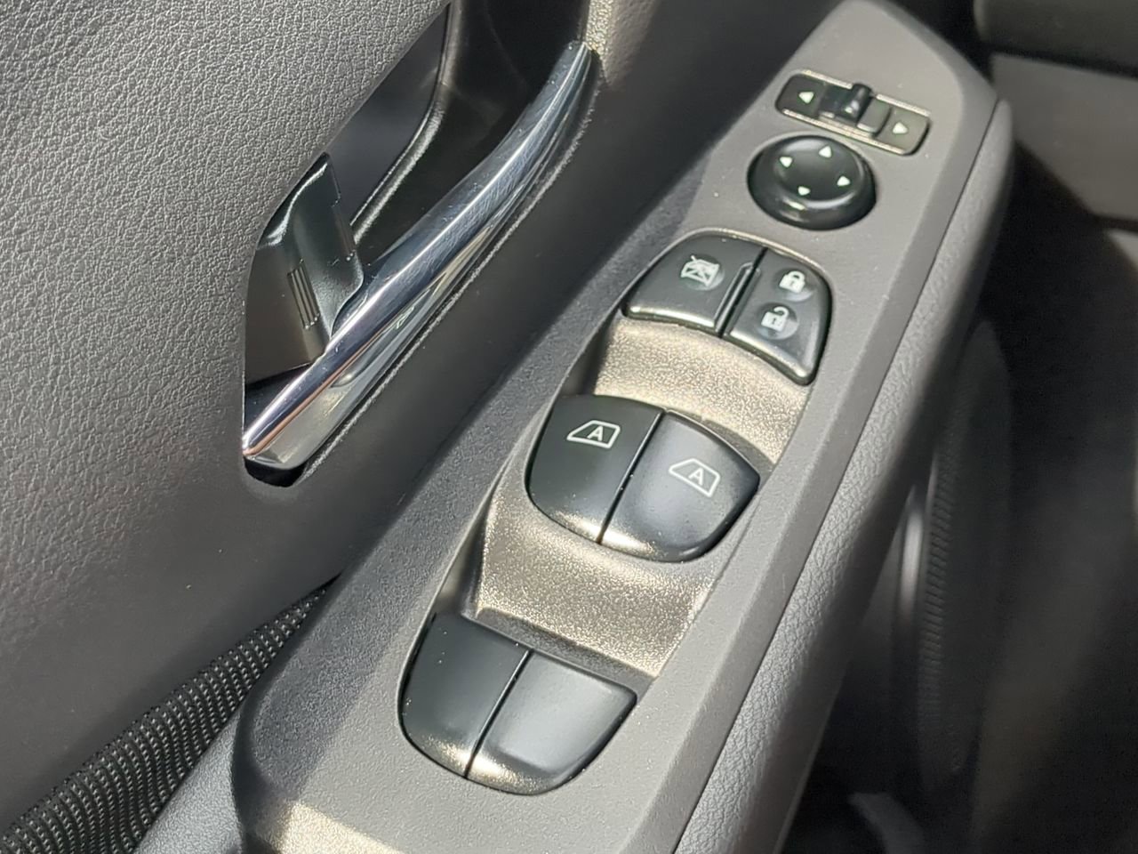 Used 2024 Nissan Kicks SV FWD image 20