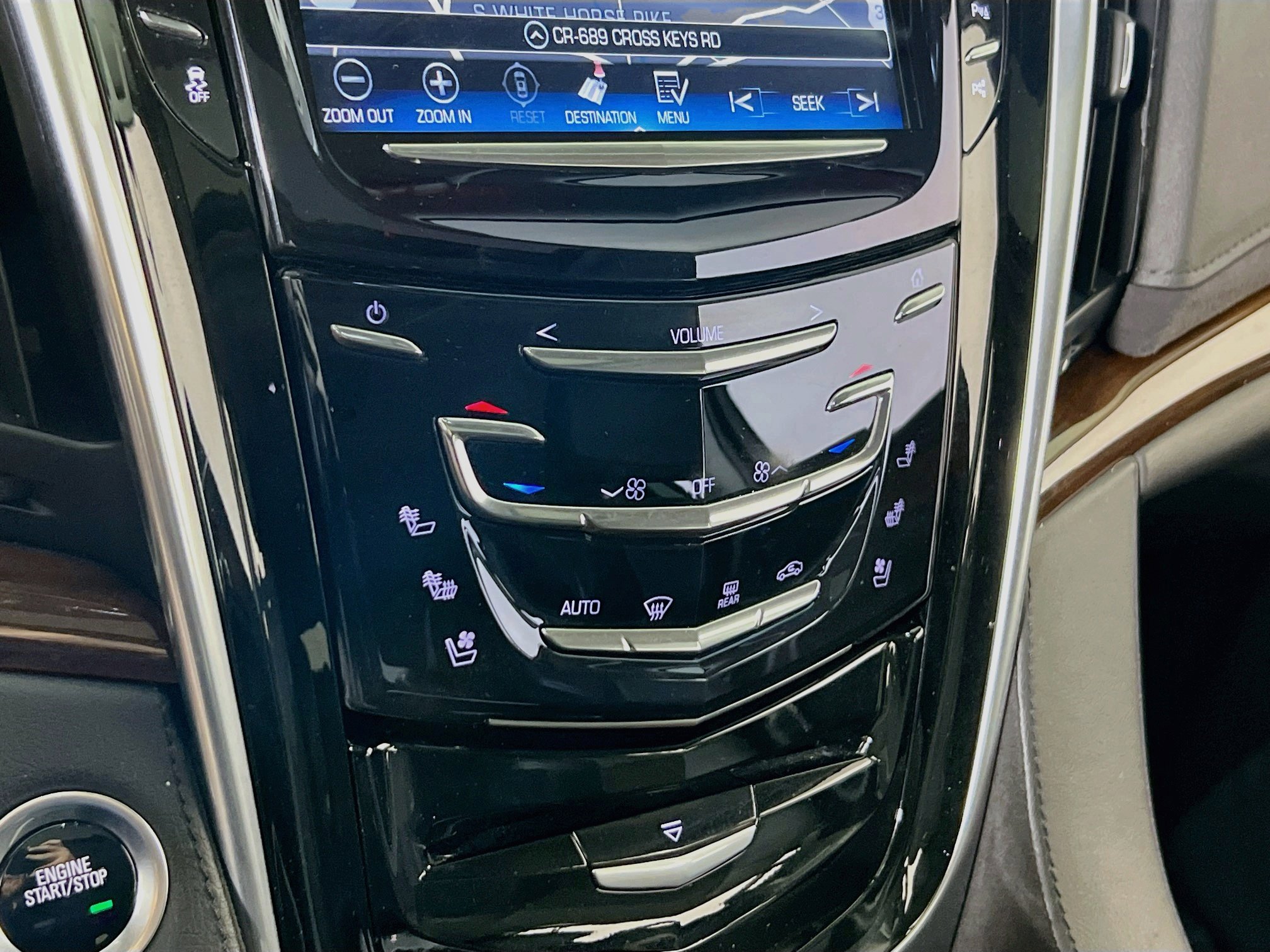 Used 2020 Cadillac Escalade Luxury AWD/4WD image 16