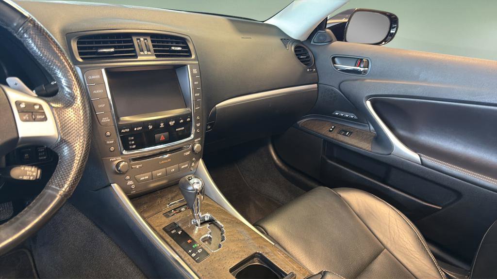 Used 2011 Lexus IS 250C w/ Luxury Pkg image 30