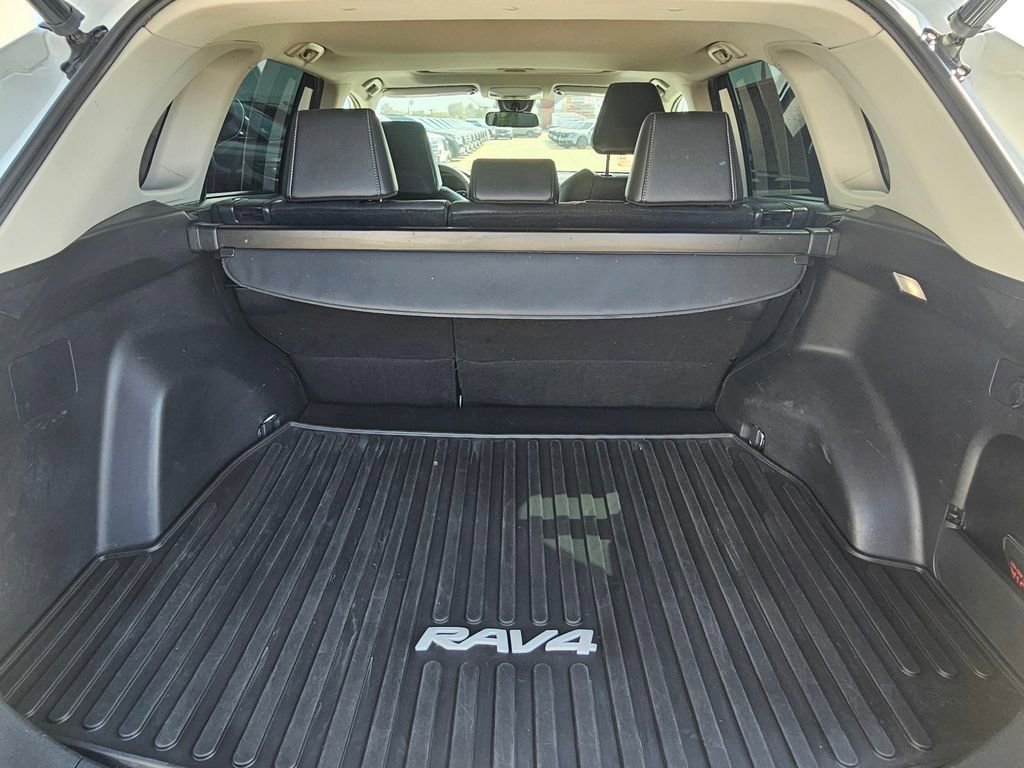 Used 2022 Toyota RAV4 XLE Premium image 12