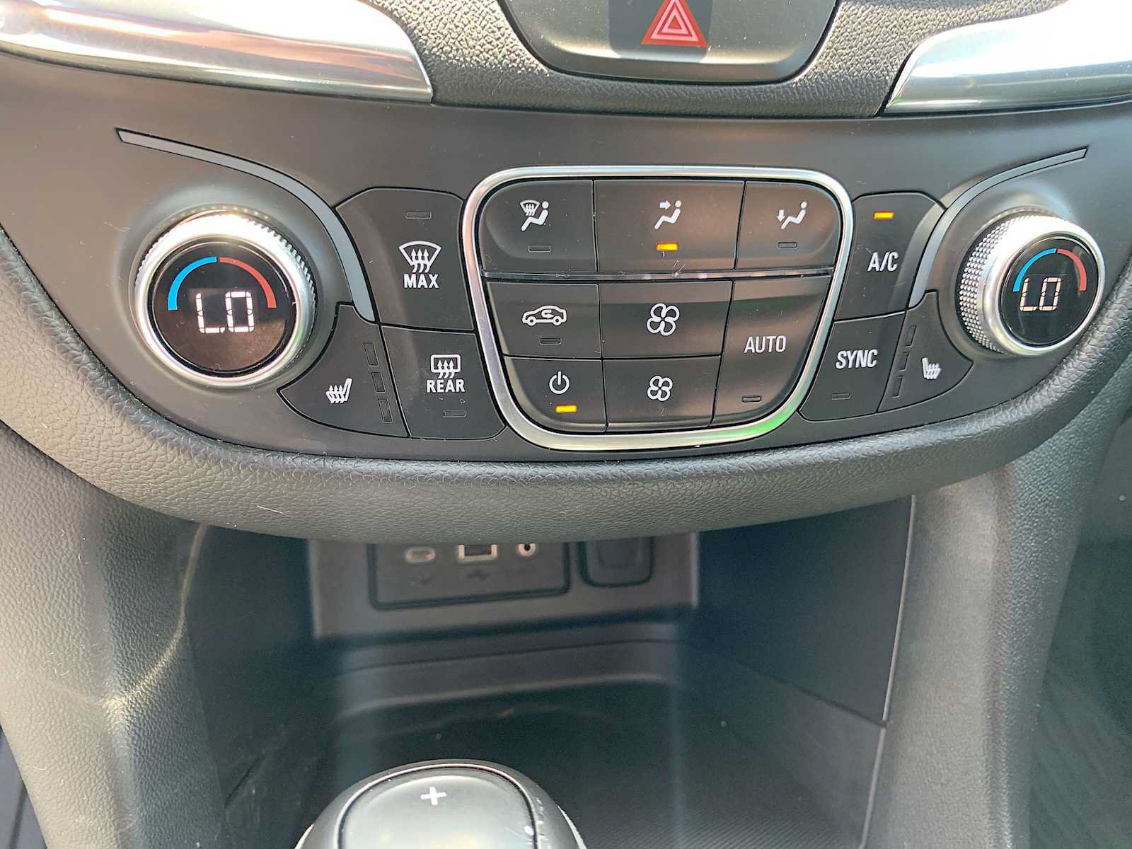 Certified 2020 Chevrolet Equinox LT AWD/4WD image 17