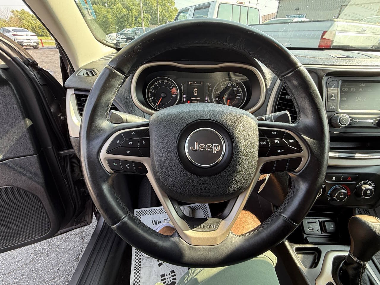 Used 2018 Jeep Cherokee Latitude w/ Altitude Package FWD image 13