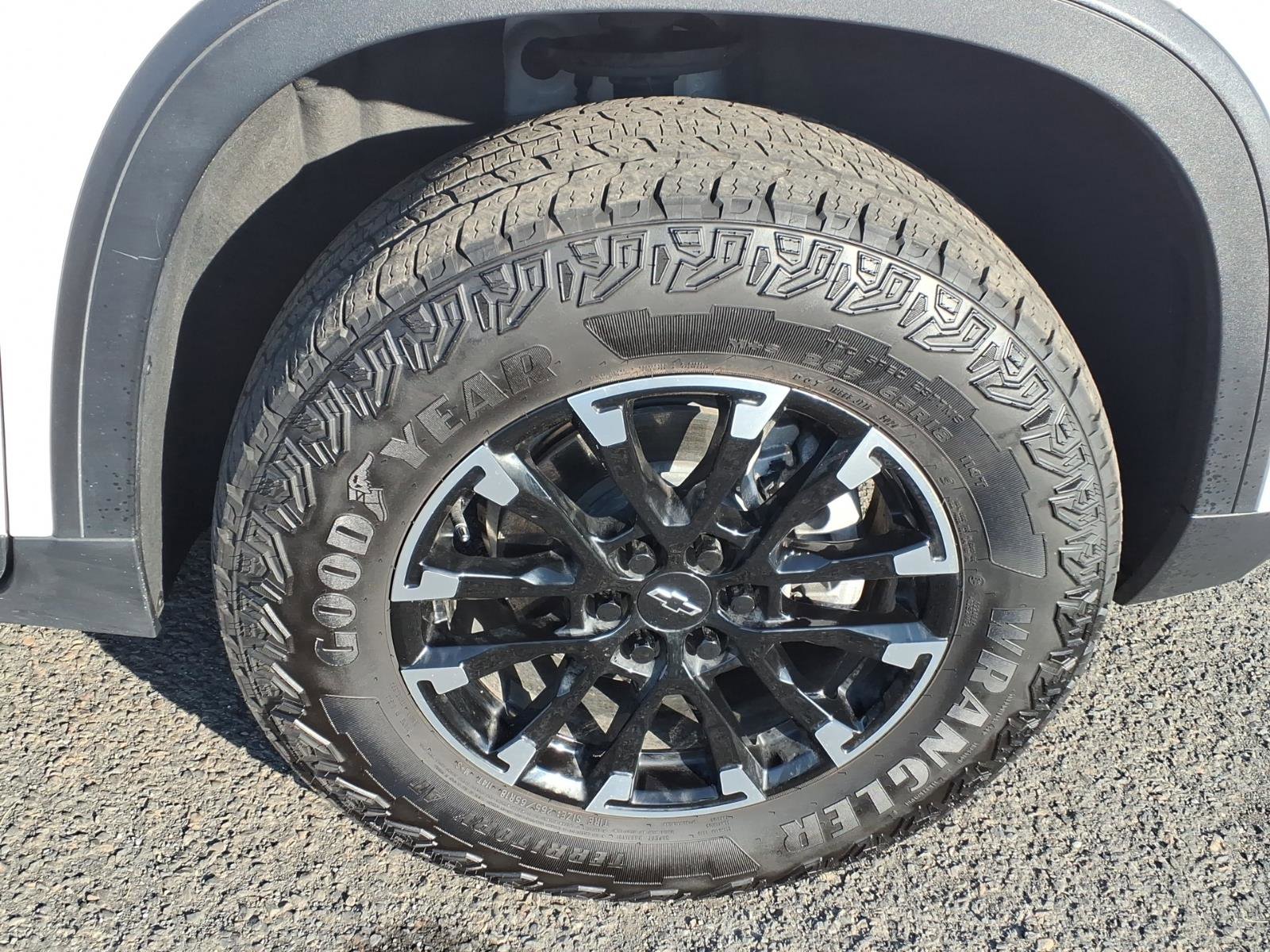 Certified 2025 Chevrolet Traverse Z71 w/ Driver Confidence Package AWD/4WD image 10