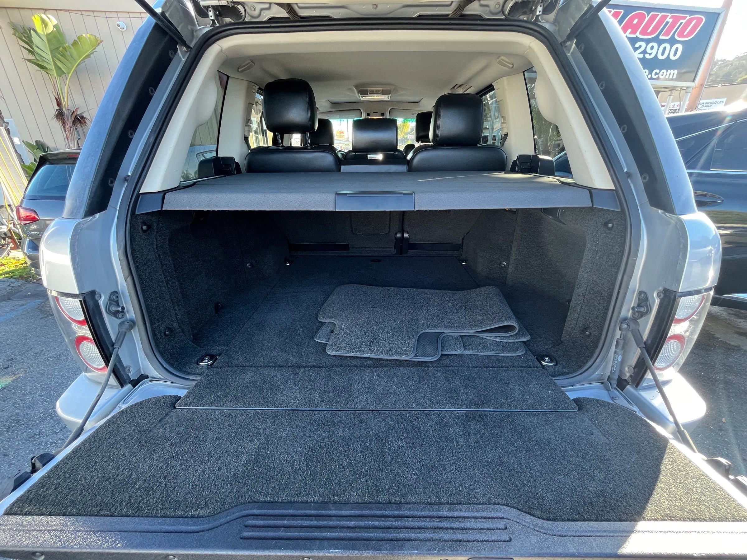 Used 2011 Land Rover Range Rover HSE AWD/4WD image 26