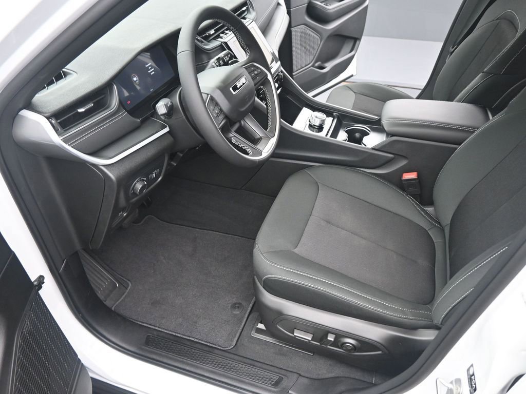 New 2025 Jeep Grand Cherokee Laredo X image 9