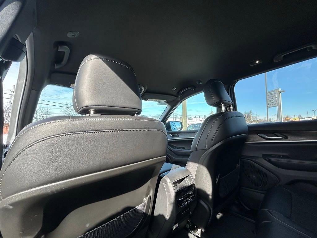 New 2026 Jeep Grand Cherokee Altitude AWD/4WD image 28