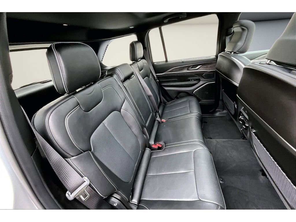 Certified 2025 Jeep Grand Cherokee Overland w/ Luxury Tech Group IV image 24