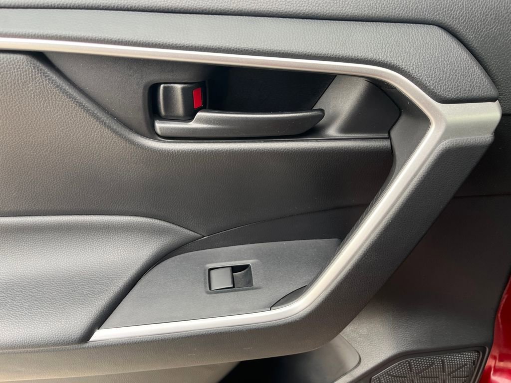 Used 2022 Toyota RAV4 LE image 53