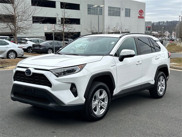 Used 2020 Toyota RAV4 XLE w/ Convenience Package image 2