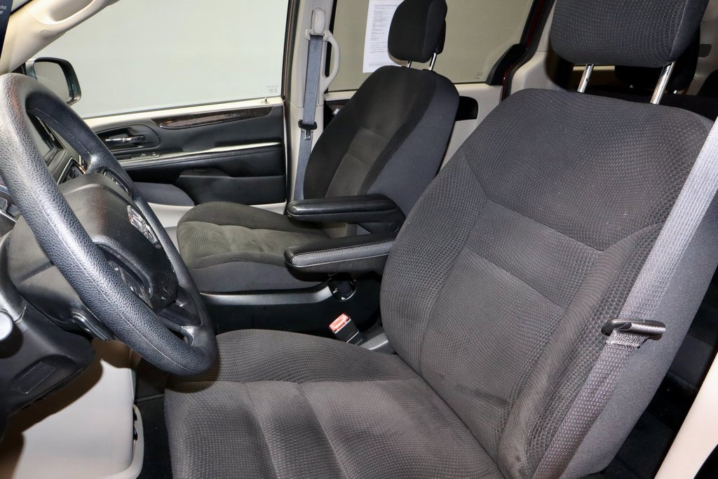 Used 2018 Dodge Grand Caravan SE w/ UConnect Hands-Free Group image 23