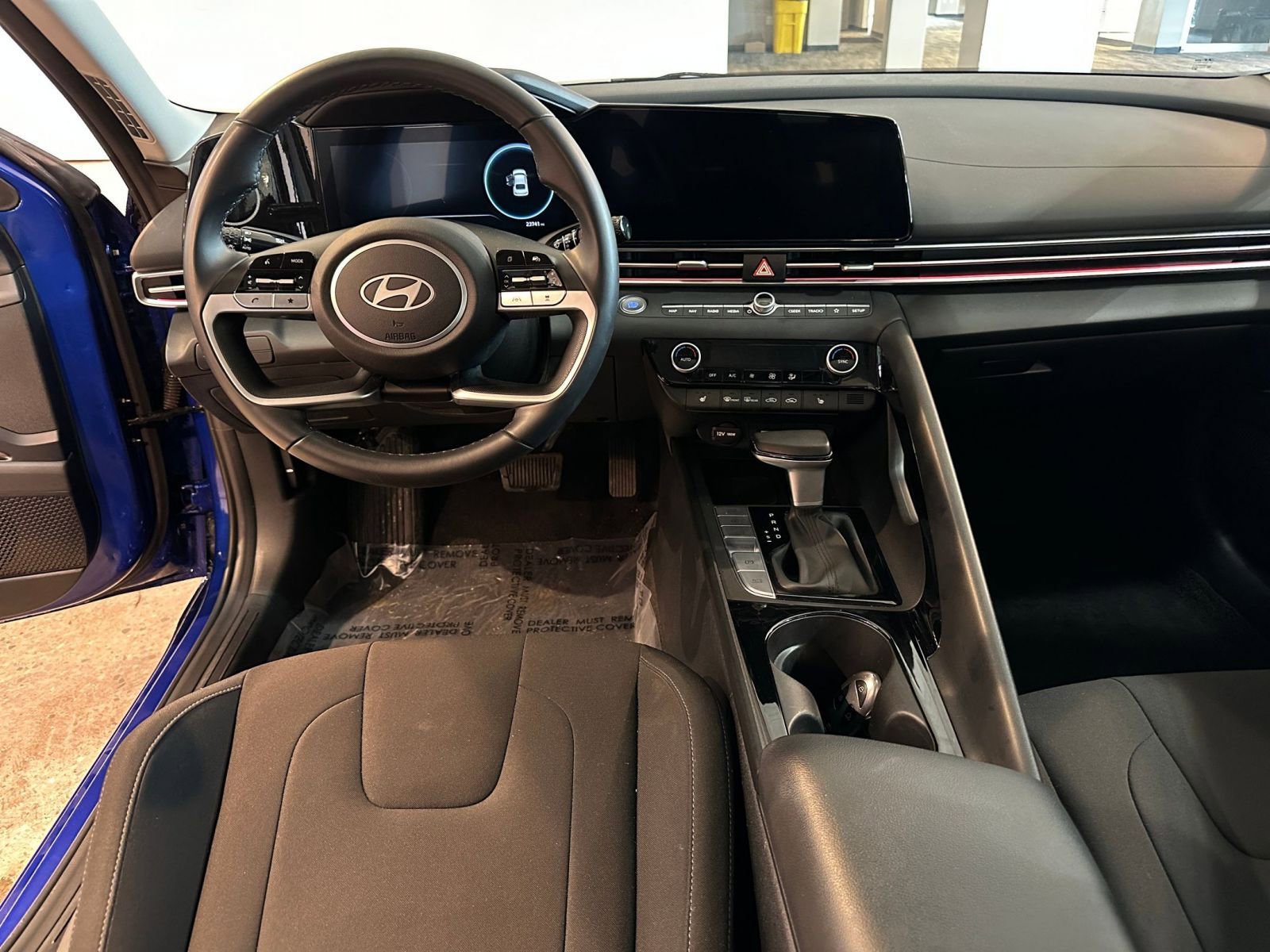 Used 2025 Hyundai Elantra SEL image 34