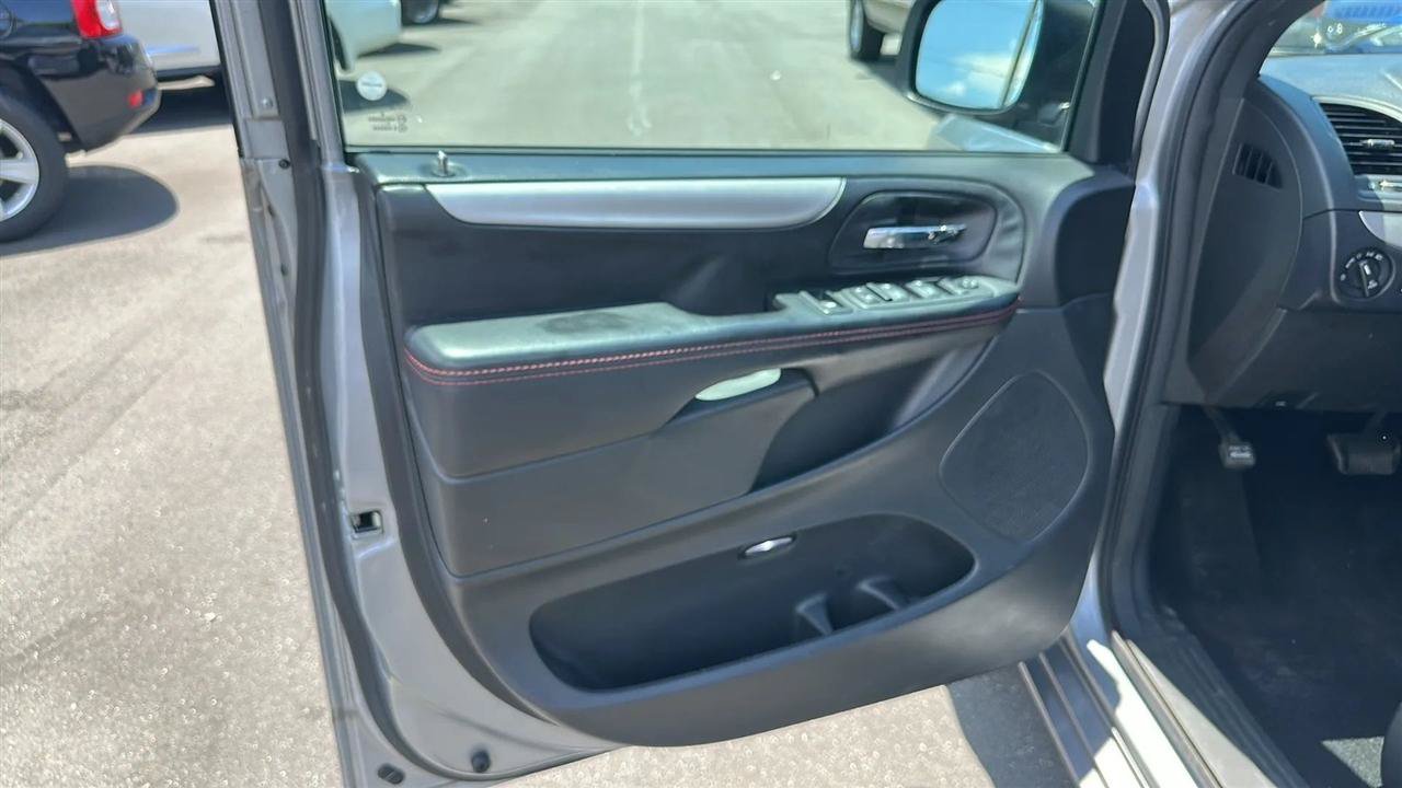 Used 2018 Dodge Grand Caravan GT FWD image 19