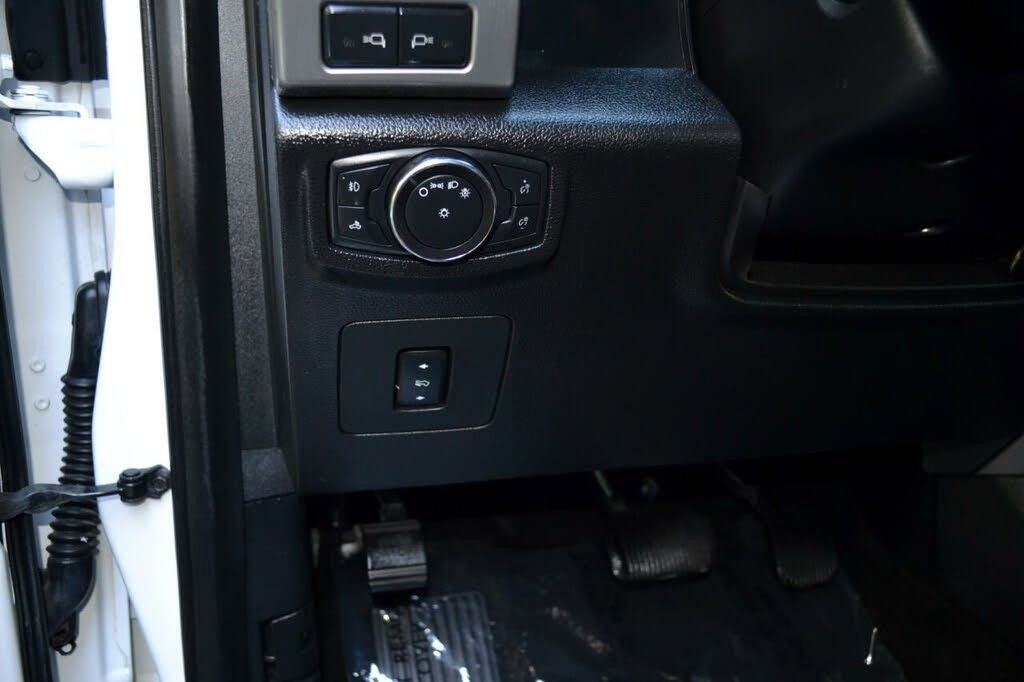 Used 2015 Ford F150 Platinum w/ Equipment Group 701A Luxury AWD/4WD image 20