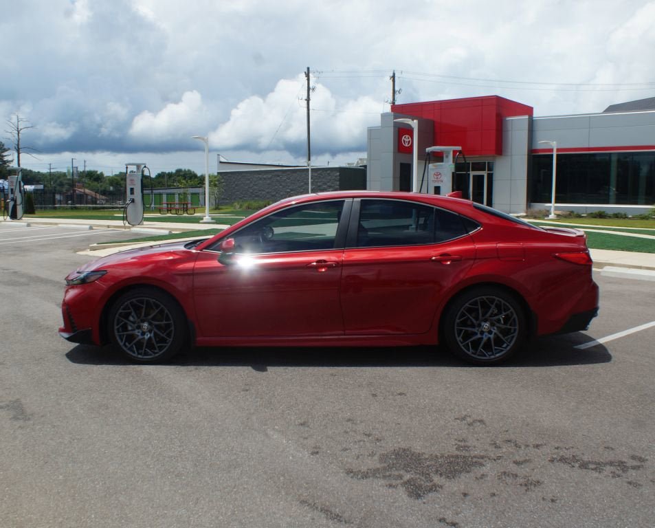 Used 2025 Toyota Camry SE FWD image 12