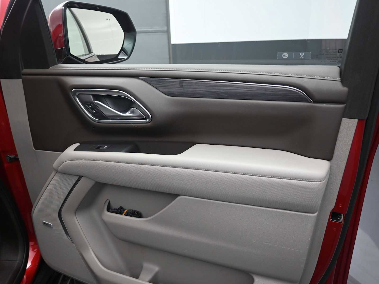 Used 2023 GMC Yukon XL SLT w/ SLT Premium Package image 22