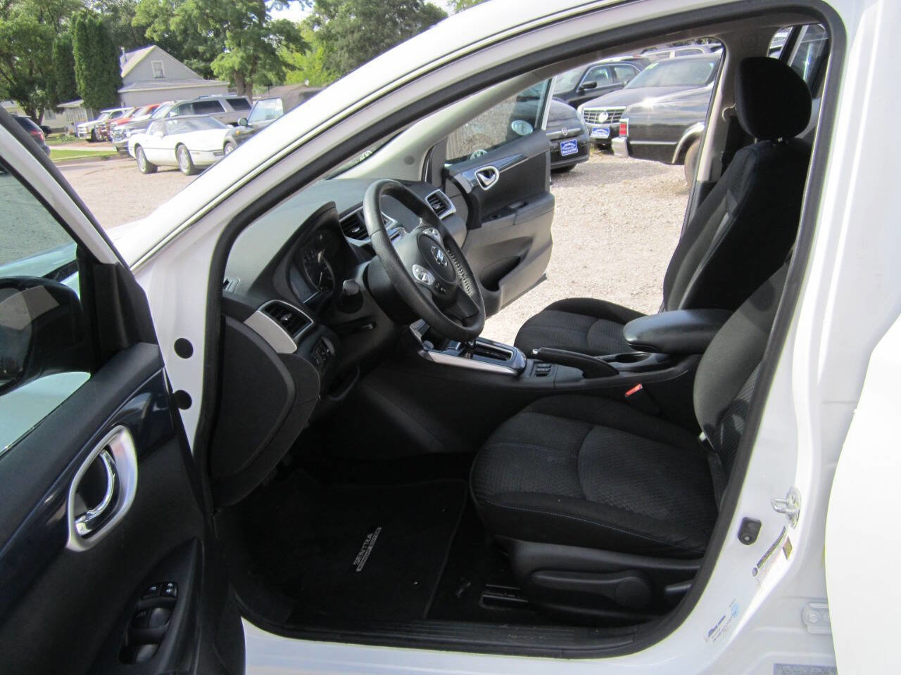 Used 2018 Nissan Sentra SR w/ SR Midnight Edition Package image 7