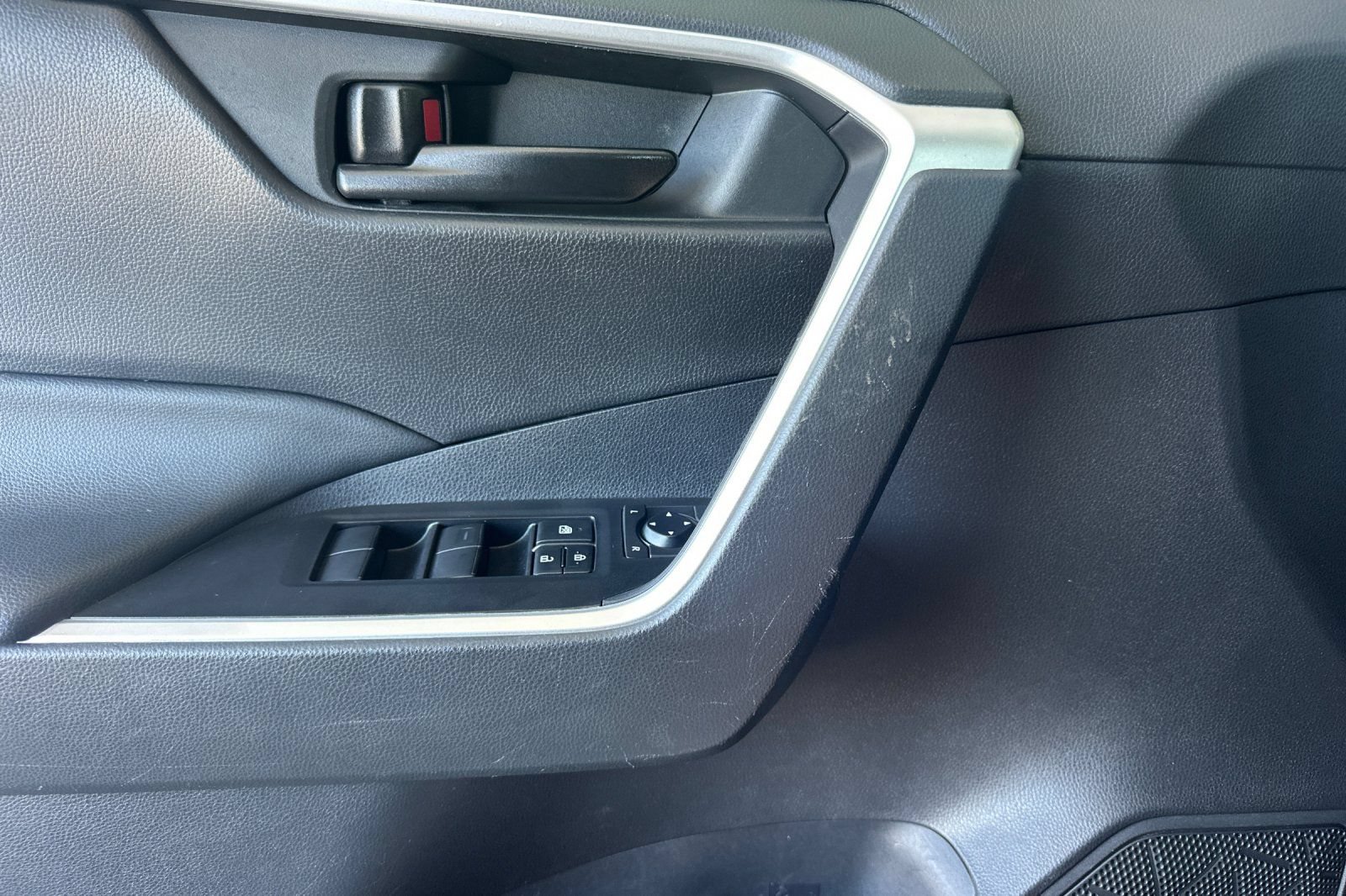 Used 2023 Toyota RAV4 LE AWD/4WD image 13