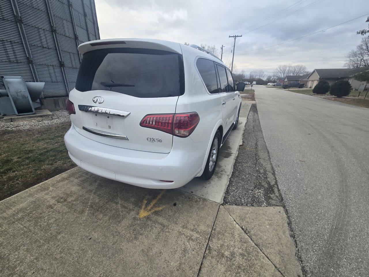 Used 2011 INFINITI QX56 2WD w/ Theater Pkg image 6