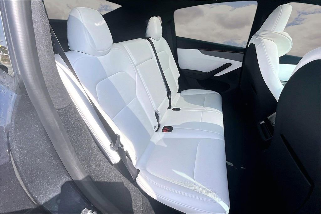 Used 2026 Tesla Model Y AWD image 24