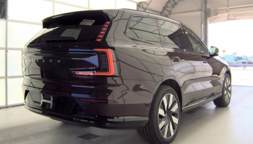 Certified 2025 Volvo EX90 Ultra w/ Protection Package Premier AWD/4WD image 7