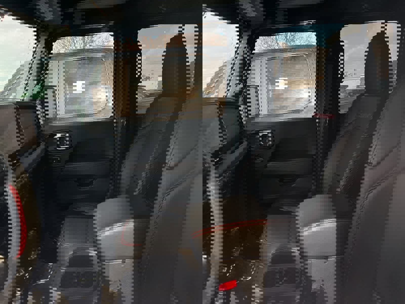 Used 2024 Jeep Wrangler Unlimited Rubicon image 30