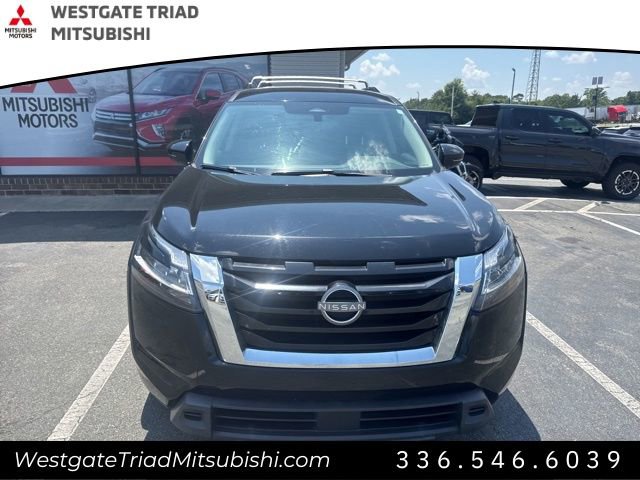 Used 2022 Nissan Pathfinder SV image 2