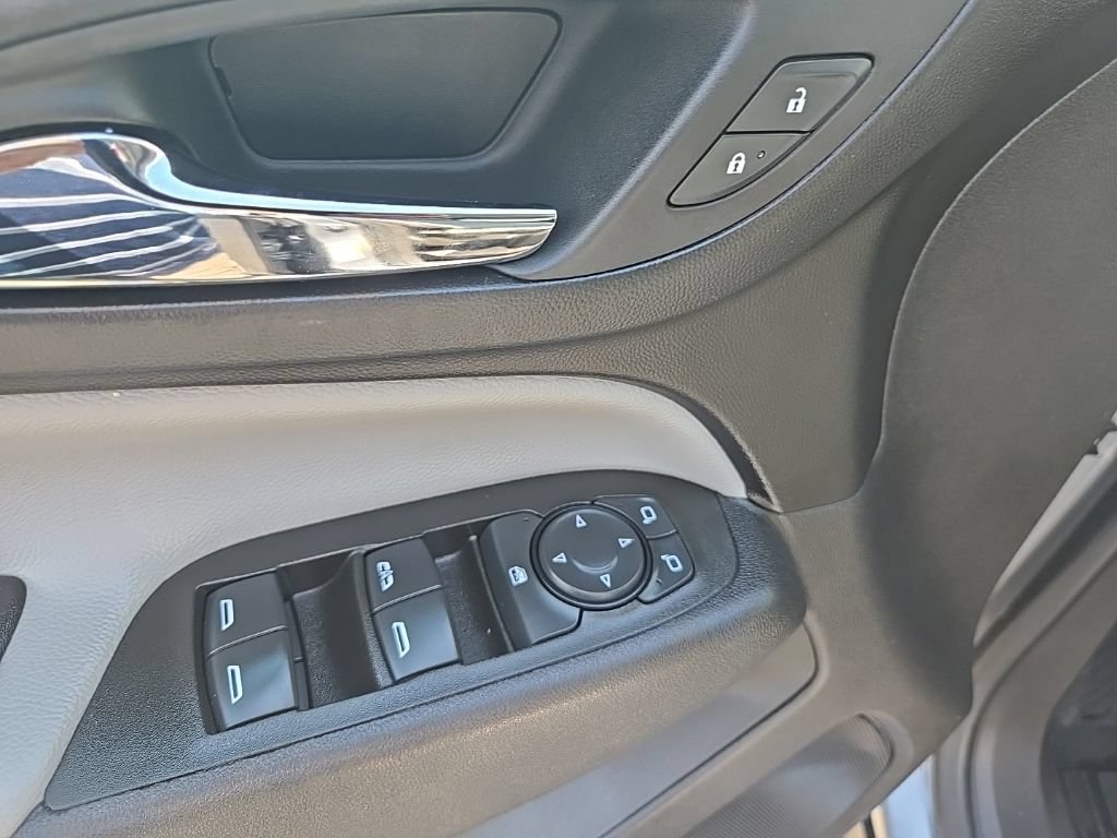 Used 2024 Chevrolet Equinox LS w/ Sport Edition AWD/4WD image 11