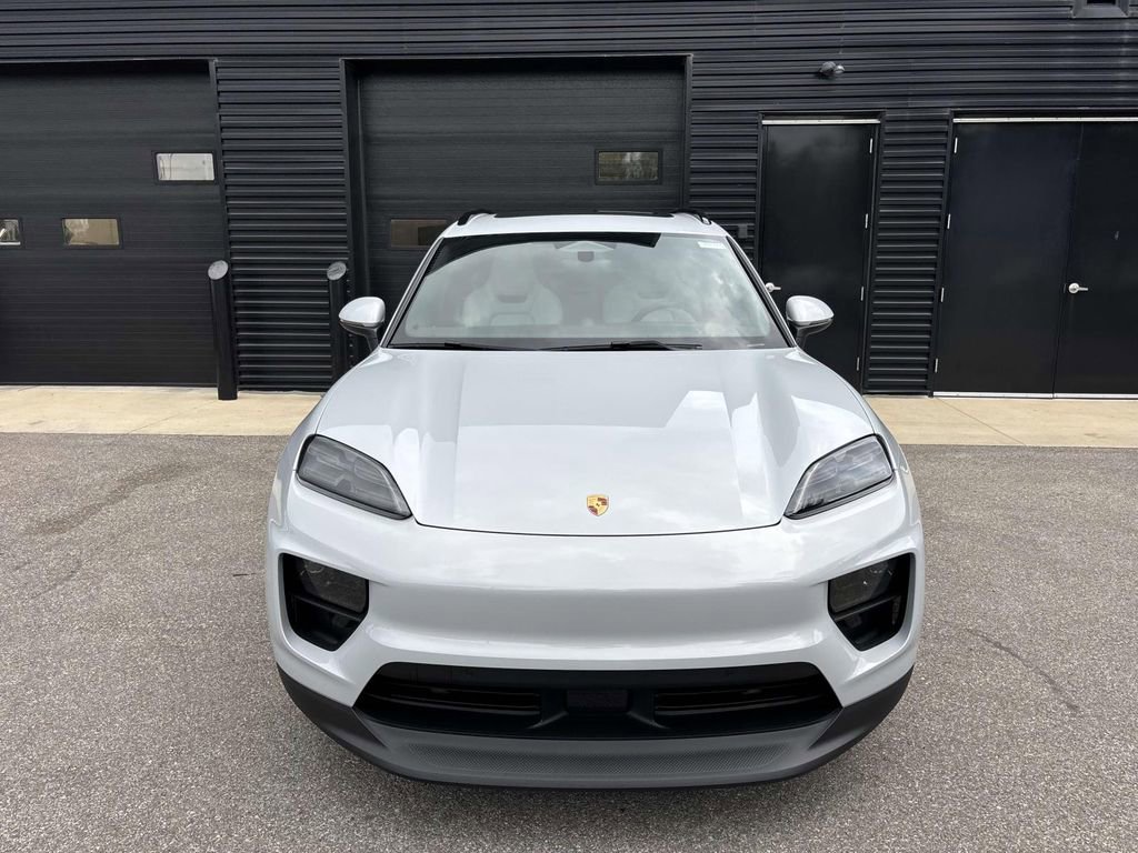 Used 2025 Porsche Macan 4 Electric image 13