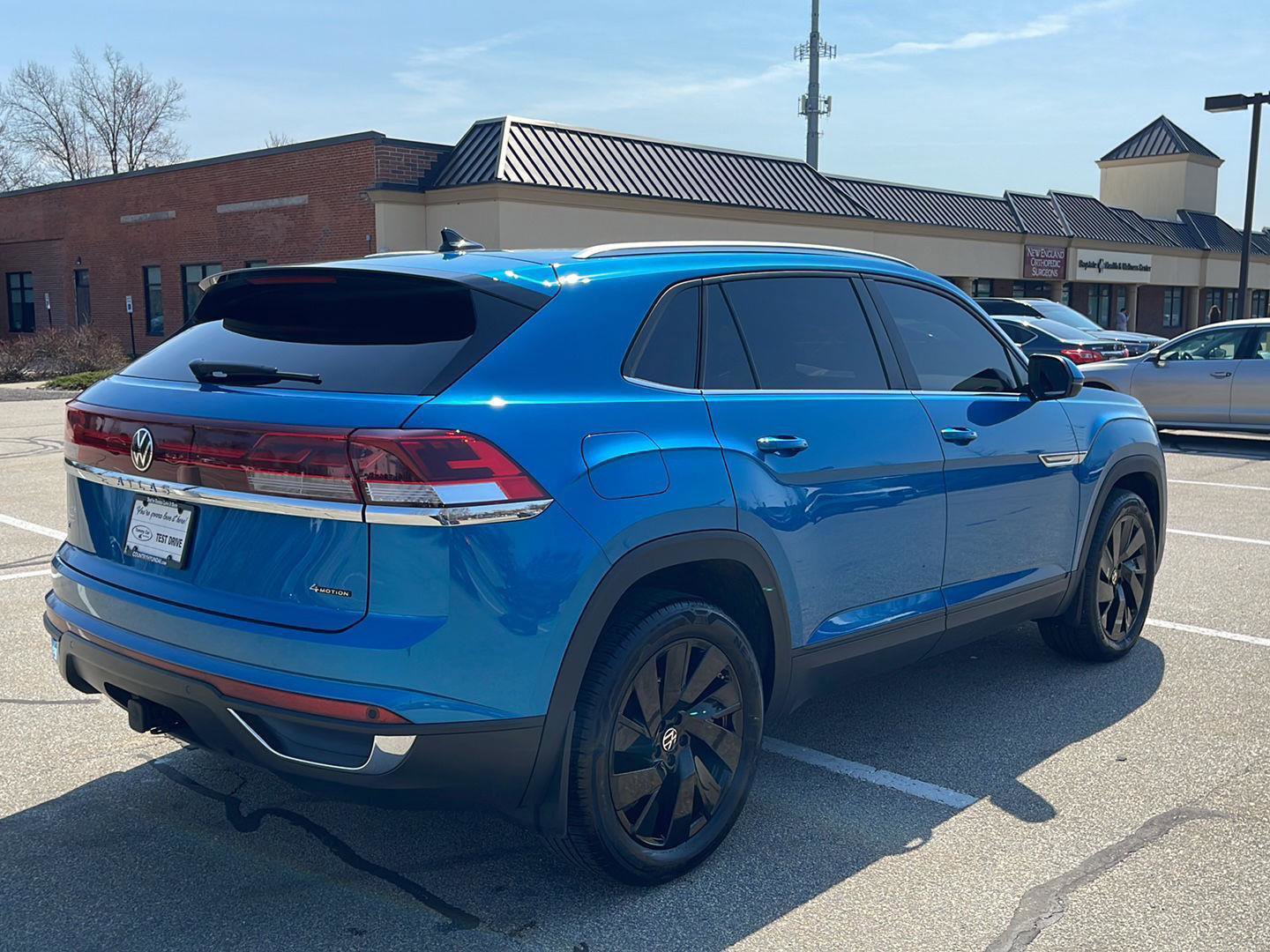 Used 2024 Volkswagen Atlas Cross Sport SE image 5