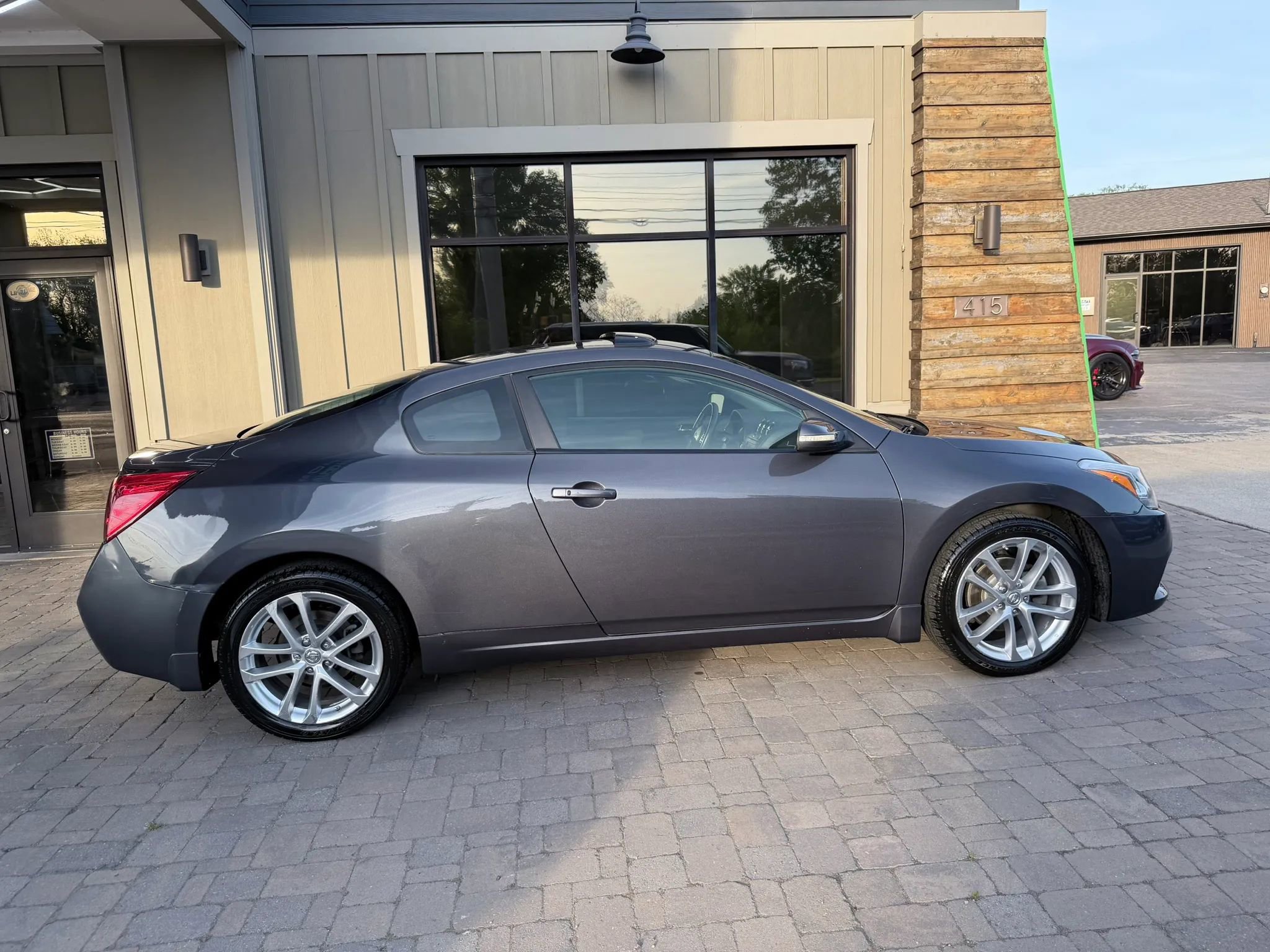 Used 2011 Nissan Altima 3.5 SR FWD image 6