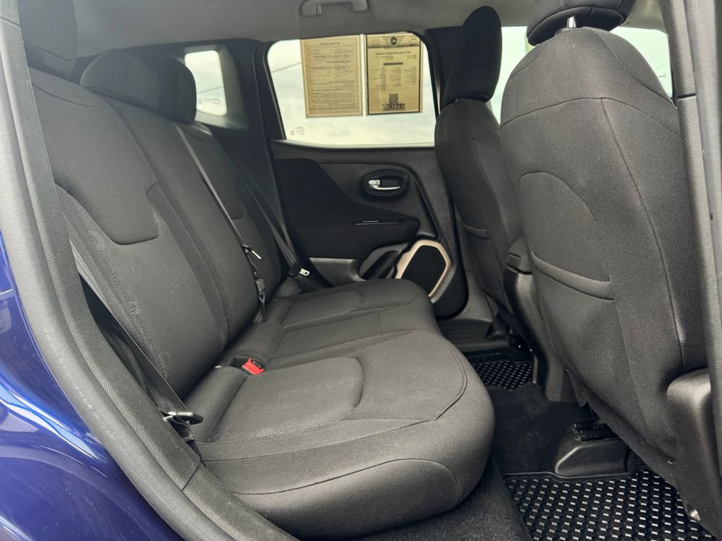 Used 2016 Jeep Renegade Latitude w/ Cold Weather Group FWD image 14