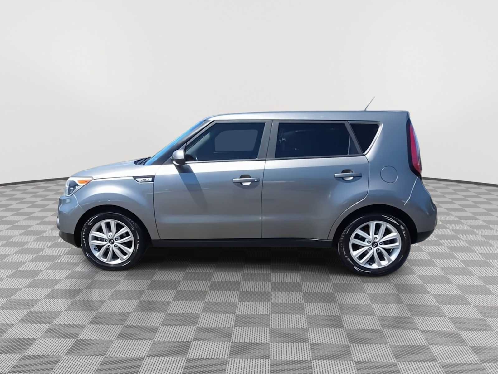Used 2017 Kia Soul + FWD image 5