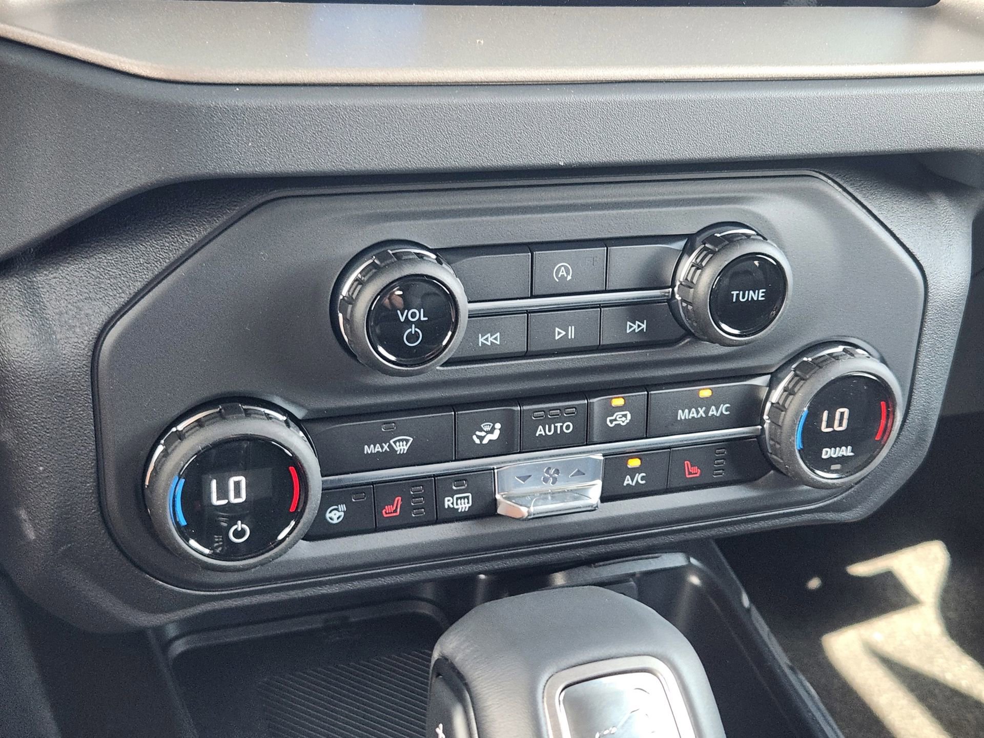 New 2025 Ford Bronco Outer Banks image 17