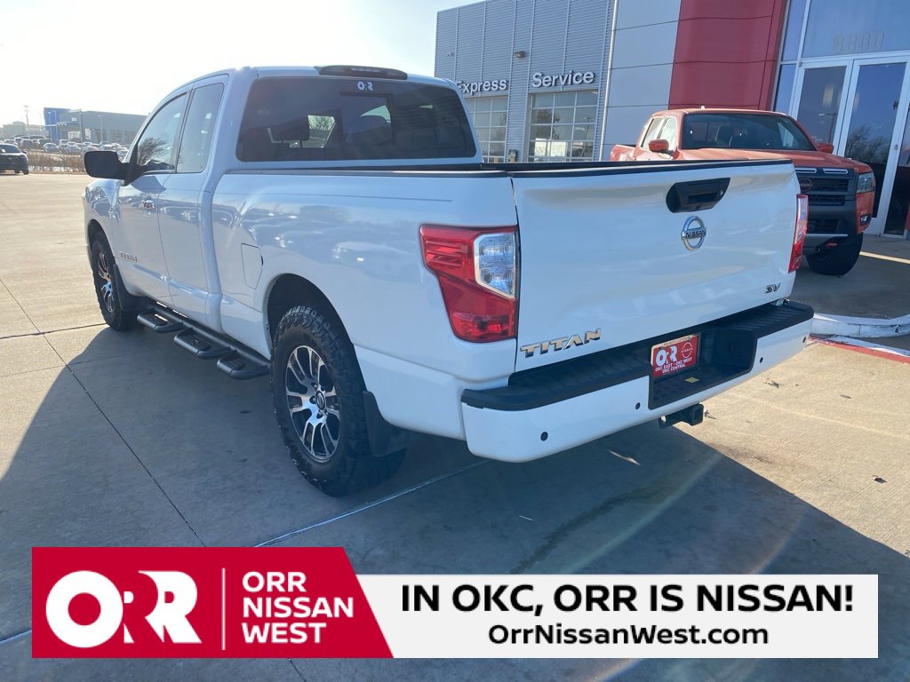 Used 2021 Nissan Titan SV w/ SV Convenience Package image 3