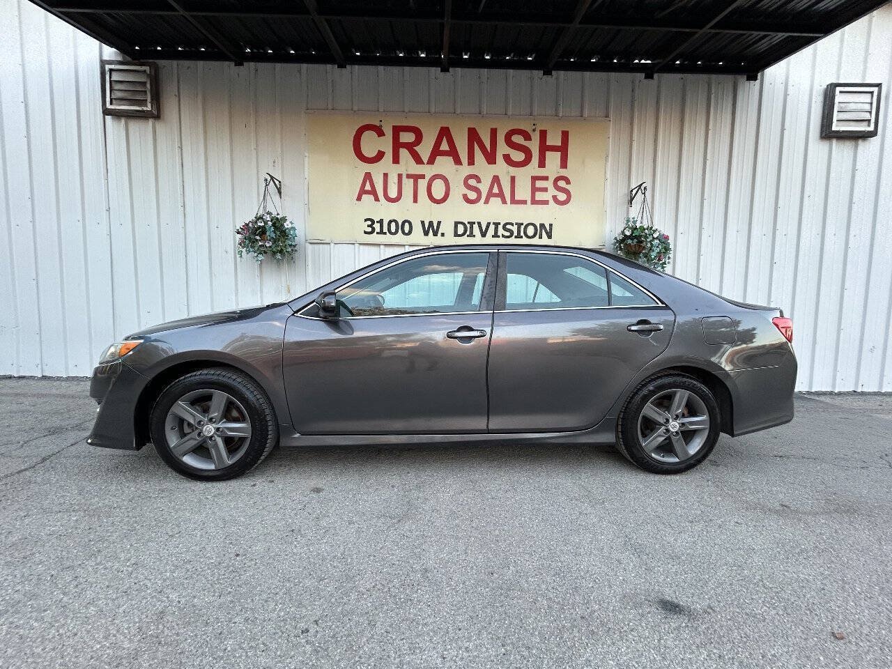 Used 2013 Toyota Camry SE FWD image 8